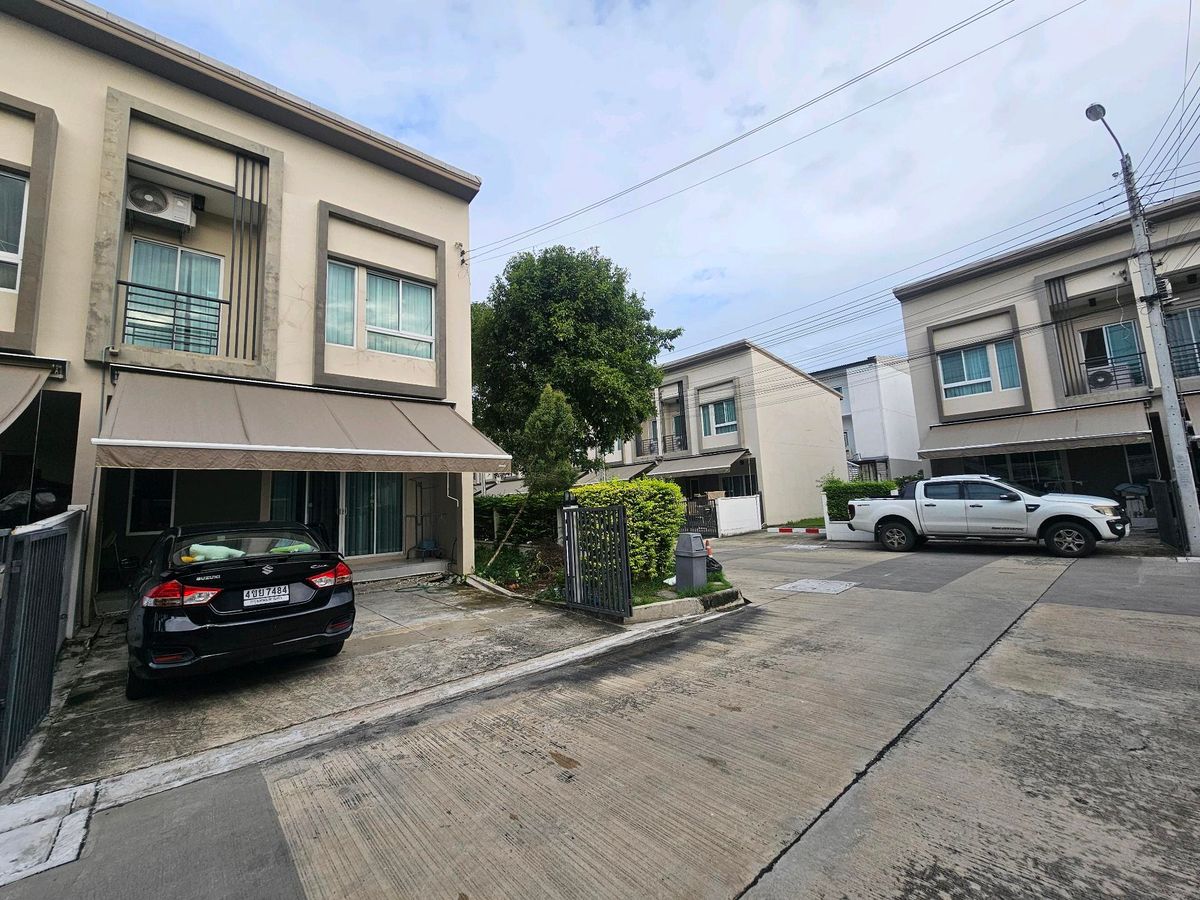 For RentTownhomeLadkrabang, Suwannaphum Airport : Corner house / animal raising / company registration