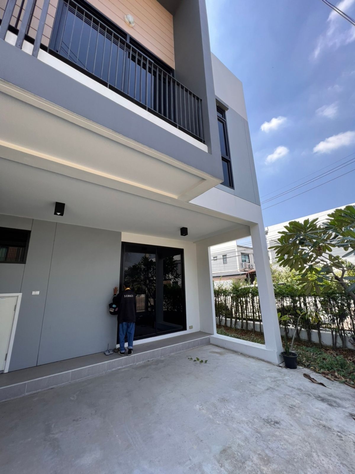 For RentTownhomeVipawadee, Don Mueang, Lak Si : Beautifully townhome near Don Mueang airport with stargazing seating, fully furnished, ready to move in.