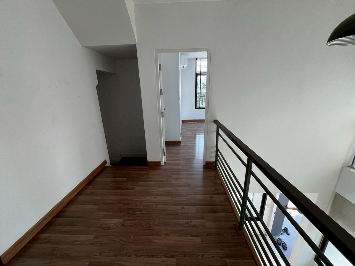 For RentHouseNonthaburi, Bang Yai, Bangbuathong : house can make office and company registration with 9-meter frontage, located on Ratchaphruek Road. 5 bedrooms