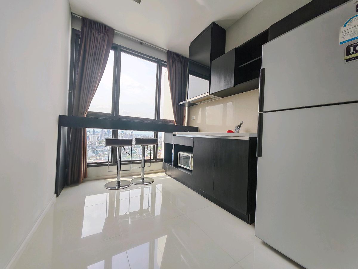 ขายคอนโดอ่อนนุช อุดมสุข : ห้องชั้น 33 แบบห้อง Sky Kitchen พท.35.36 ตรม. วิวรถไฟฟ้า 