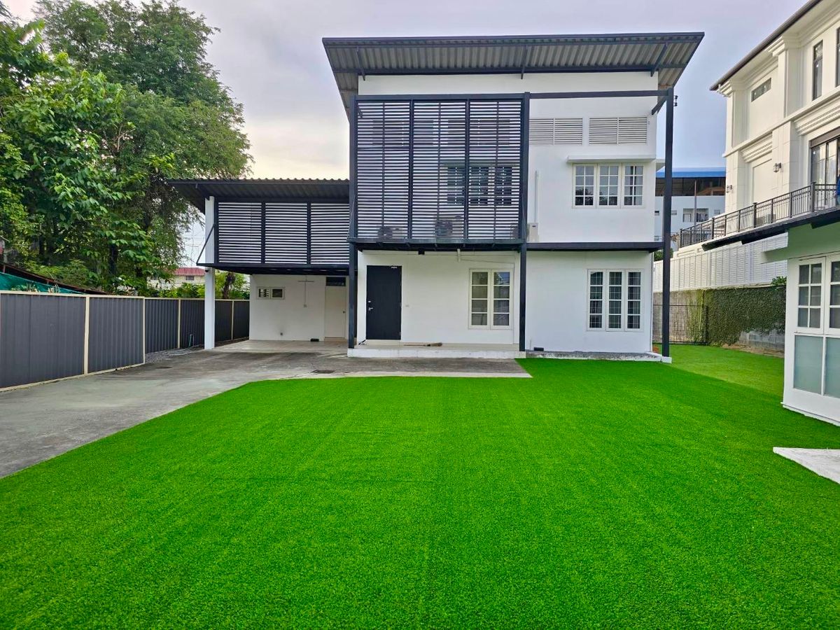 For RentHouseNawamin, Ramindra : Ram Inthra House Big house House for rent, near the Pink Line, AH280, renting a large detached house, an area of ​​150 sq.w. Furniture Ram Inthra area can make a home office.