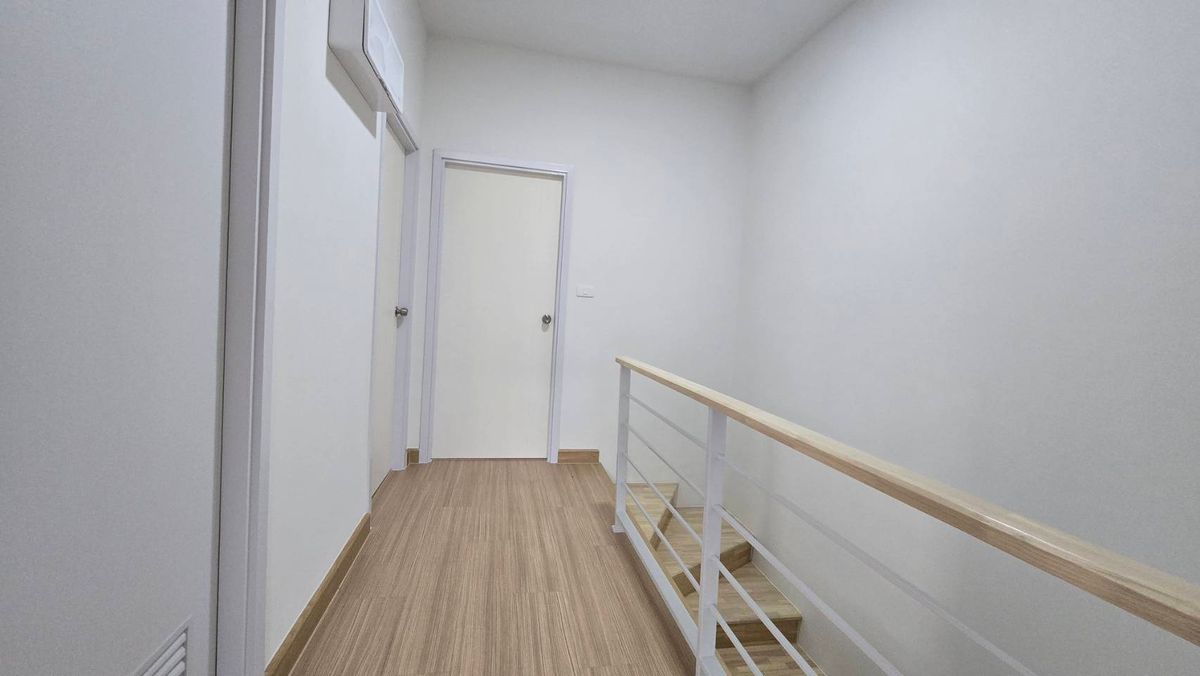 For RentTownhomePathum Thani,Rangsit, Thammasat : 2-story townhome for rent, Ring-Lam Luk Ka 24 square wah, 3 bedrooms, 3 bathrooms, 2 parking spaces