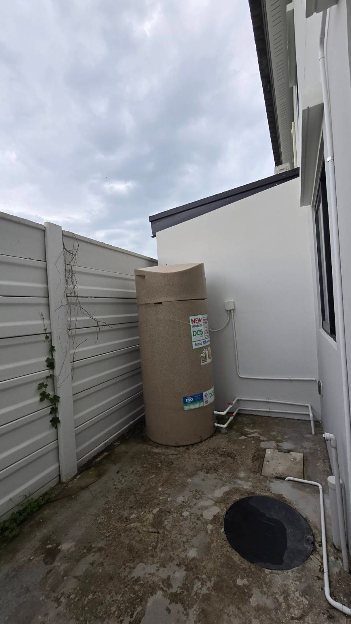 For RentTownhomePathum Thani,Rangsit, Thammasat : 2-story townhome for rent, Ring-Lam Luk Ka 24 square wah, 3 bedrooms, 3 bathrooms, 2 parking spaces