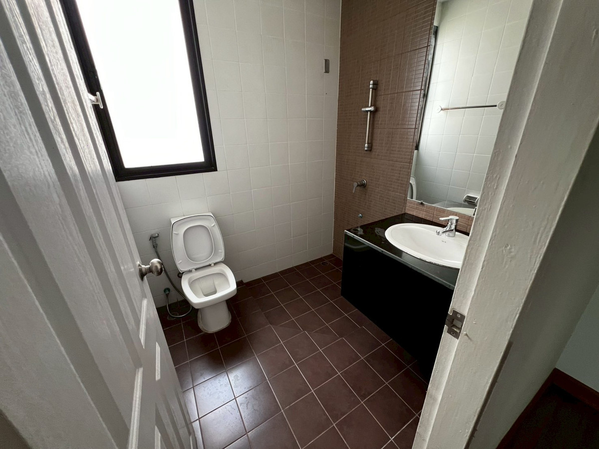 For RentHouseNonthaburi, Bang Yai, Bangbuathong : house can make office and company registration with 9-meter frontage, located on Ratchaphruek Road. 5 bedrooms