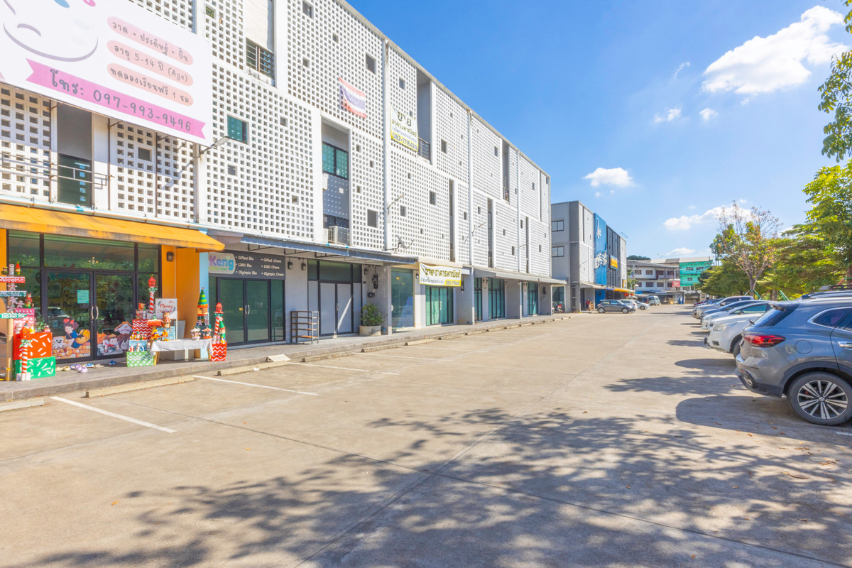 ขายอาคารพาณิชย์เชียงใหม่ : 📣 (ขาย) อาคารพาณิชย์ 3ชั้นครึ่ง ติดโรงเรียนมงฟอร์ต วิทยาลัย 🏢 *(มีที่จอดรถ)*