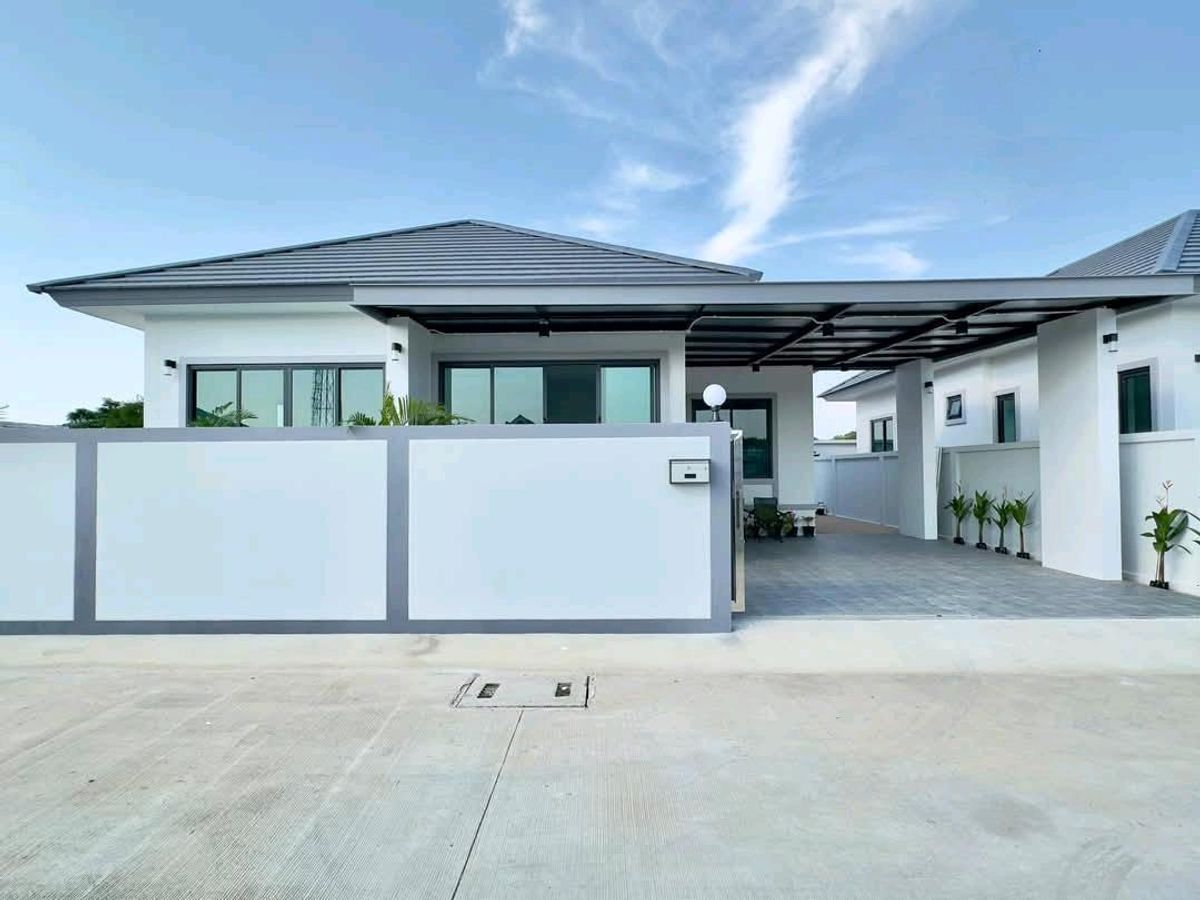 For SaleHousePattaya, Bangsaen, Chonburi : New detached house poolvilla pattaya