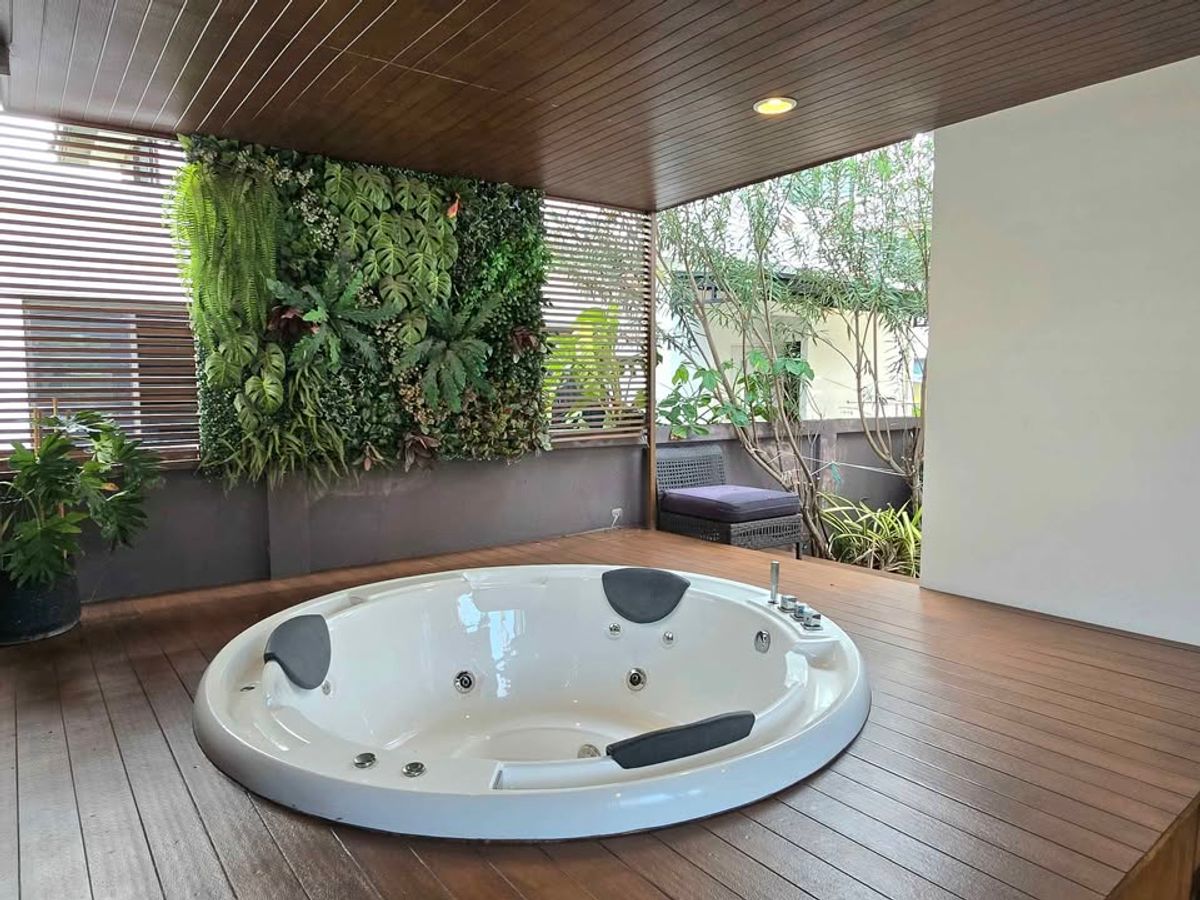 For RentHouseBangna, Bearing, Lasalle : K-6429 Urgent rent! Detached house, Manthana Bangna, Km. 7, ready to live with a Jacuzzi. Near Mega Bangna