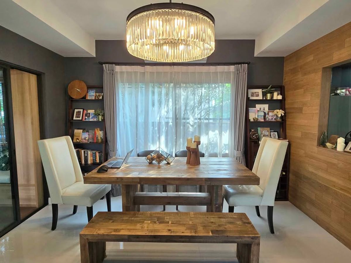 For RentHouseBangna, Bearing, Lasalle : K-6429 Urgent rent! Detached house, Manthana Bangna, Km. 7, ready to live with a Jacuzzi. Near Mega Bangna