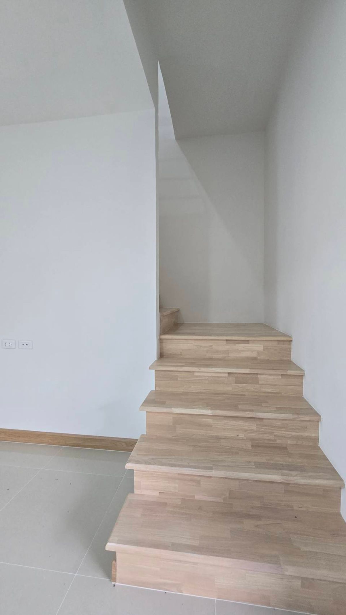 For RentTownhomePathum Thani,Rangsit, Thammasat : 2-story townhome for rent, Ring-Lam Luk Ka 24 square wah, 3 bedrooms, 3 bathrooms, 2 parking spaces