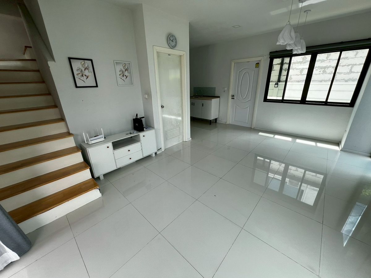 For RentTownhomeVipawadee, Don Mueang, Lak Si : Beautifully townhome near Don Mueang airport with stargazing seating, fully furnished, ready to move in.