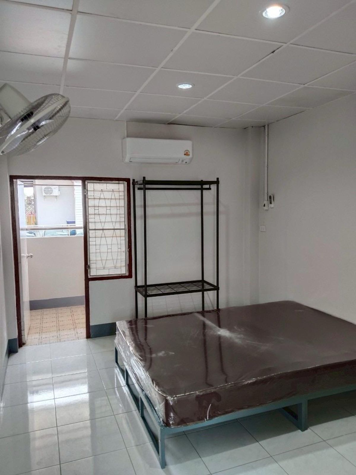 ขายกิจการโรงแรม & กิจการอพาร์ตเมนต์อุดรธานี : ขายหอพัก 20 ห้อง พร้อมบ้านพัก บนถนนสุรทักษ์ หลังโรงเรียนอุดรพิทย์ 