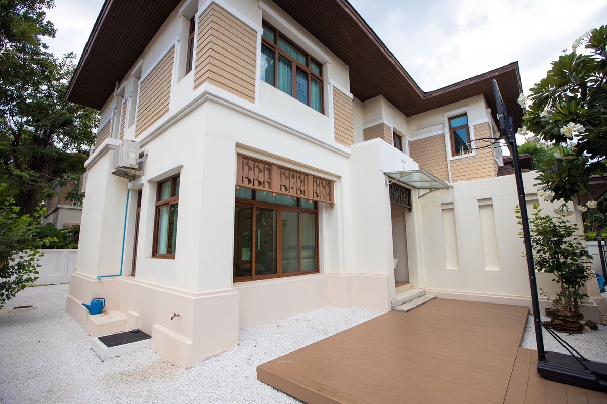 ให้เช่าบ้านเลียบทางด่วนรามอินทรา : 🏡 ให้เช่าบ้านเดี่ยวหรู Sirithawara Village รามอินทรา – รีโนเวทใหม่ทั้งหลัง ใกล้ Crystal Park  ให้เช่าบ้านเดี่ยวสุดพิเศษ โครงการคุณภาพ Sirithawara Village 📍ทำเลศักยภาพใจกลางย่านรามอินทรา – ใกล้ Crystal Park และทางด่วน!