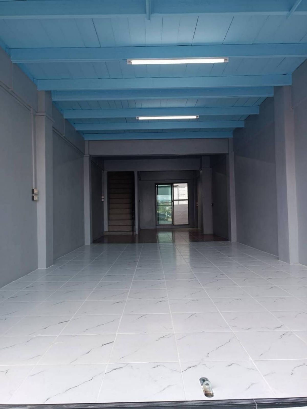 For RentShop HouseSamut Prakan,Samrong : Rent a commercial building in Thepharak Zone, near Sin Medical Hospital, Thepharak only 2 minutes.