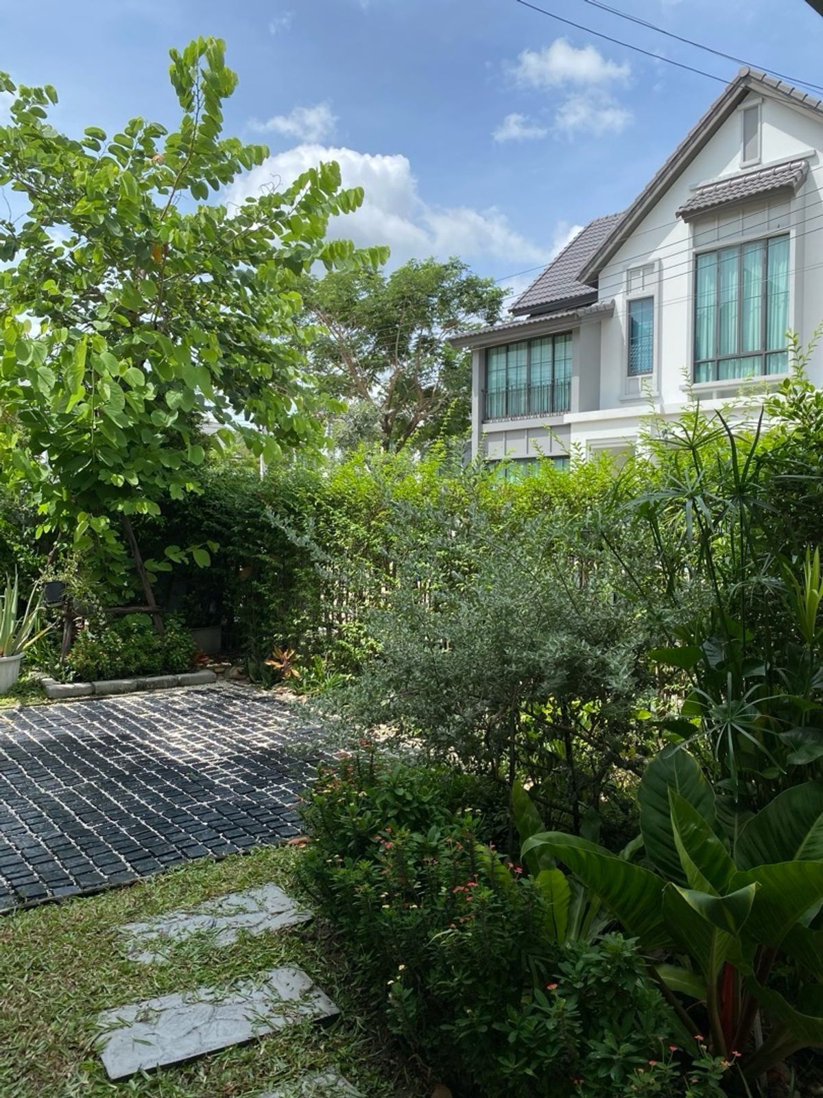 For SaleHouseLadkrabang, Suwannaphum Airport : Beautiful detached house for sale, ready to stay at the Saran Siri Ramkhamhaeng project, good condition, perfect function With a private office Suitable for modern families ✨