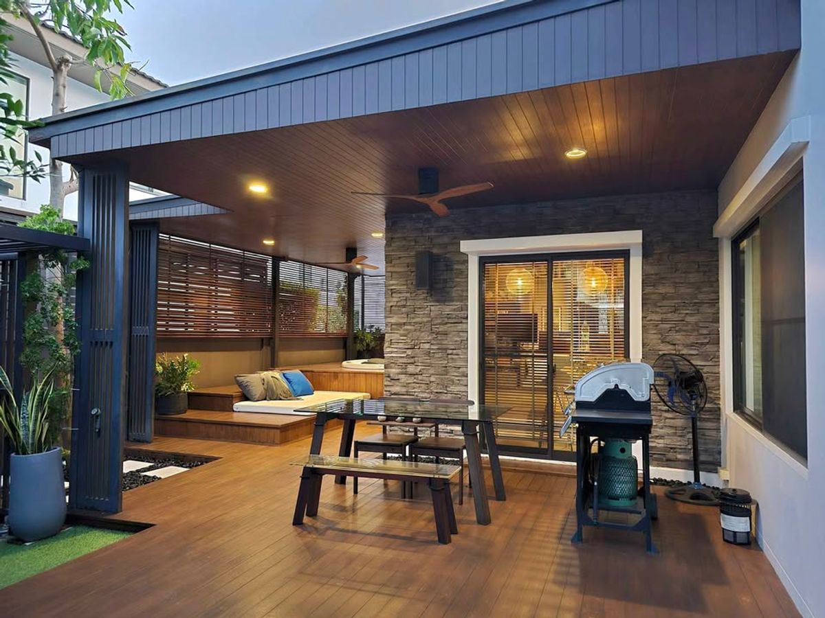 For RentHouseBangna, Bearing, Lasalle : K-6429 Urgent rent! Detached house, Manthana Bangna, Km. 7, ready to live with a Jacuzzi. Near Mega Bangna