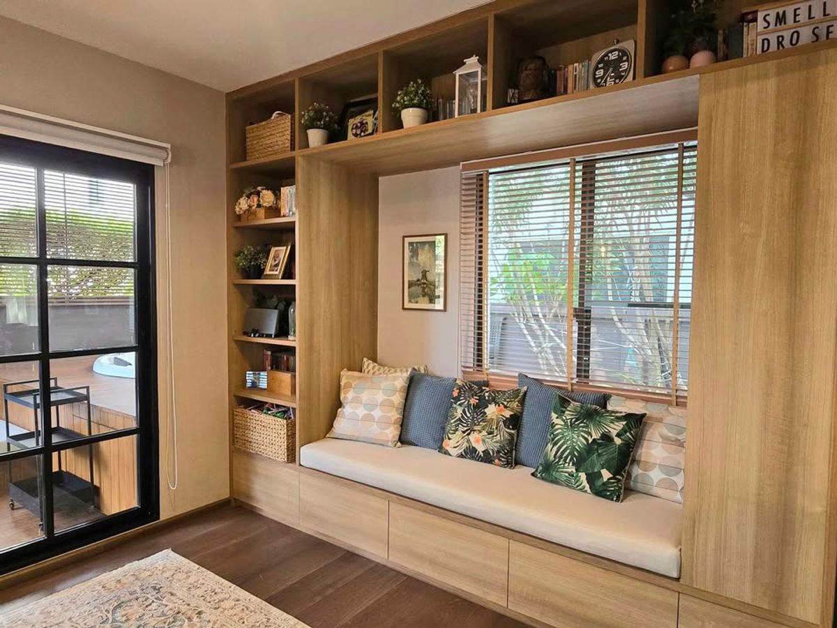 For RentHouseBangna, Bearing, Lasalle : K-6429 Urgent rent! Detached house, Manthana Bangna, Km. 7, ready to live with a Jacuzzi. Near Mega Bangna