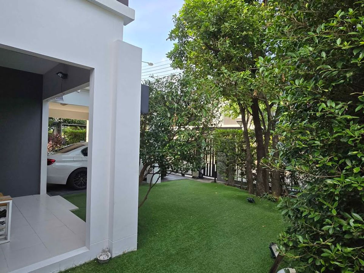 For RentHouseBangna, Bearing, Lasalle : K-6429 Urgent rent! Detached house, Manthana Bangna, Km. 7, ready to live with a Jacuzzi. Near Mega Bangna