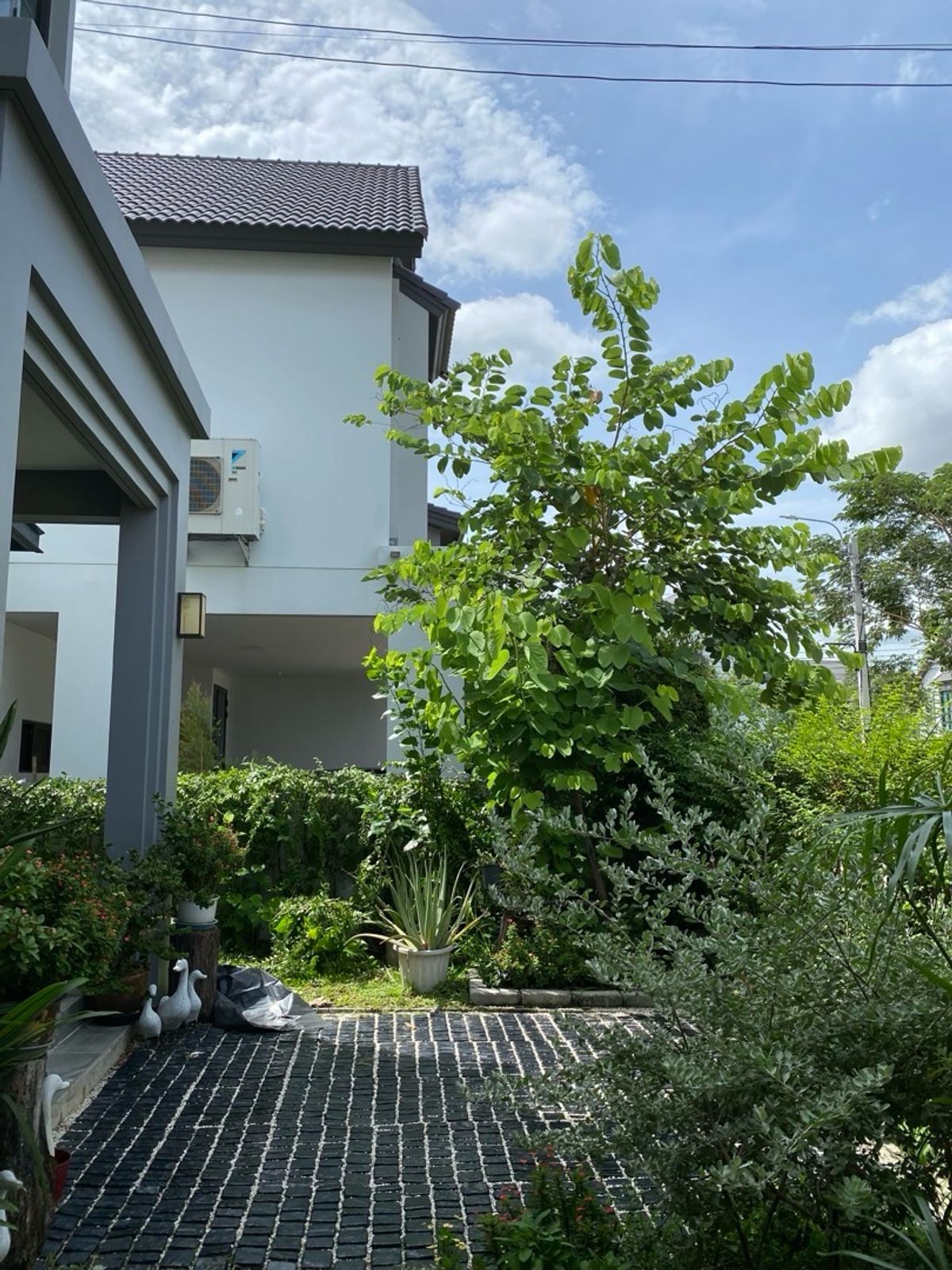 For SaleHouseLadkrabang, Suwannaphum Airport : Beautiful detached house for sale, ready to stay at the Saran Siri Ramkhamhaeng project, good condition, perfect function With a private office Suitable for modern families ✨