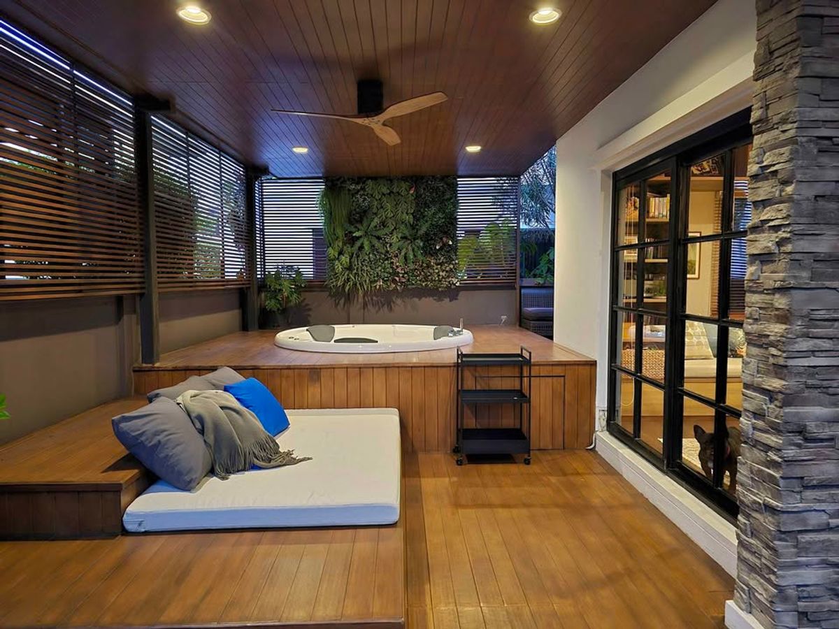 For RentHouseBangna, Bearing, Lasalle : K-6429 Urgent rent! Detached house, Manthana Bangna, Km. 7, ready to live with a Jacuzzi. Near Mega Bangna