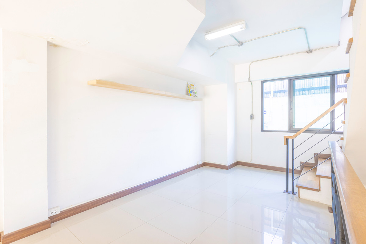 ขายอาคารพาณิชย์เชียงใหม่ : 📣 (ขาย) อาคารพาณิชย์ 3ชั้นครึ่ง ติดโรงเรียนมงฟอร์ต วิทยาลัย 🏢 *(มีที่จอดรถ)*