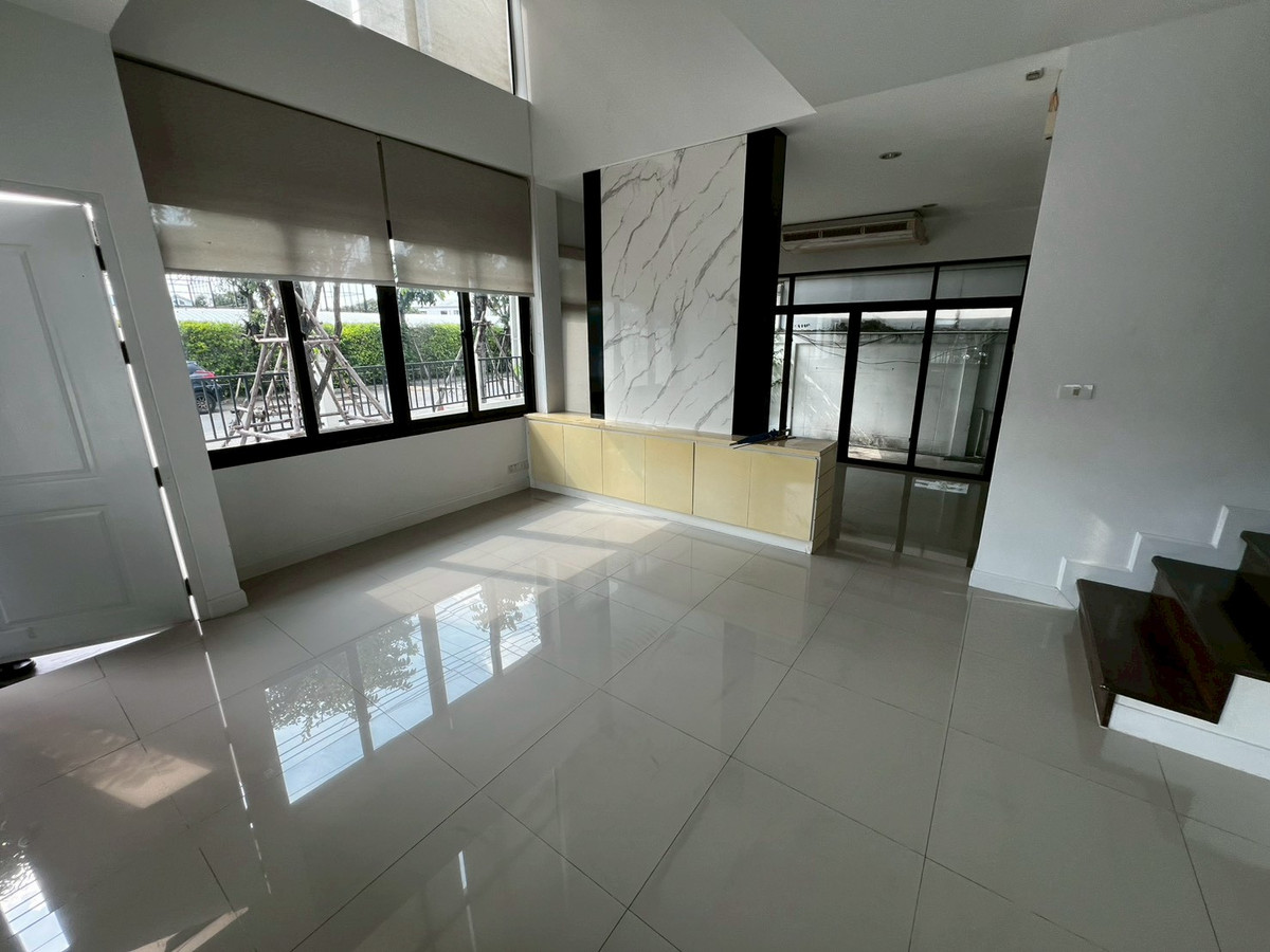 For RentHouseNonthaburi, Bang Yai, Bangbuathong : house can make office and company registration with 9-meter frontage, located on Ratchaphruek Road. 5 bedrooms