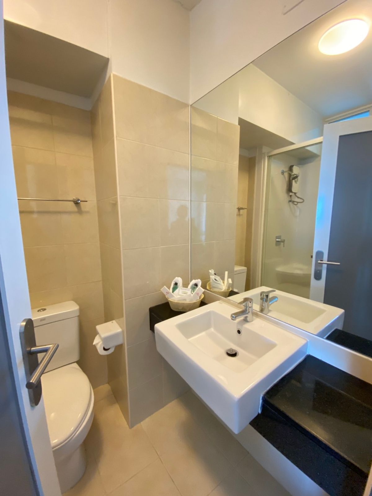 ให้เช่าคอนโดพระราม 9 เพชรบุรีตัดใหม่ RCA :  🏡 ให้เช่า I-biza Residence คอนโดหรูใจกลาง RCA — อยู่เองก็สบาย ใกล้ MRT 🚇