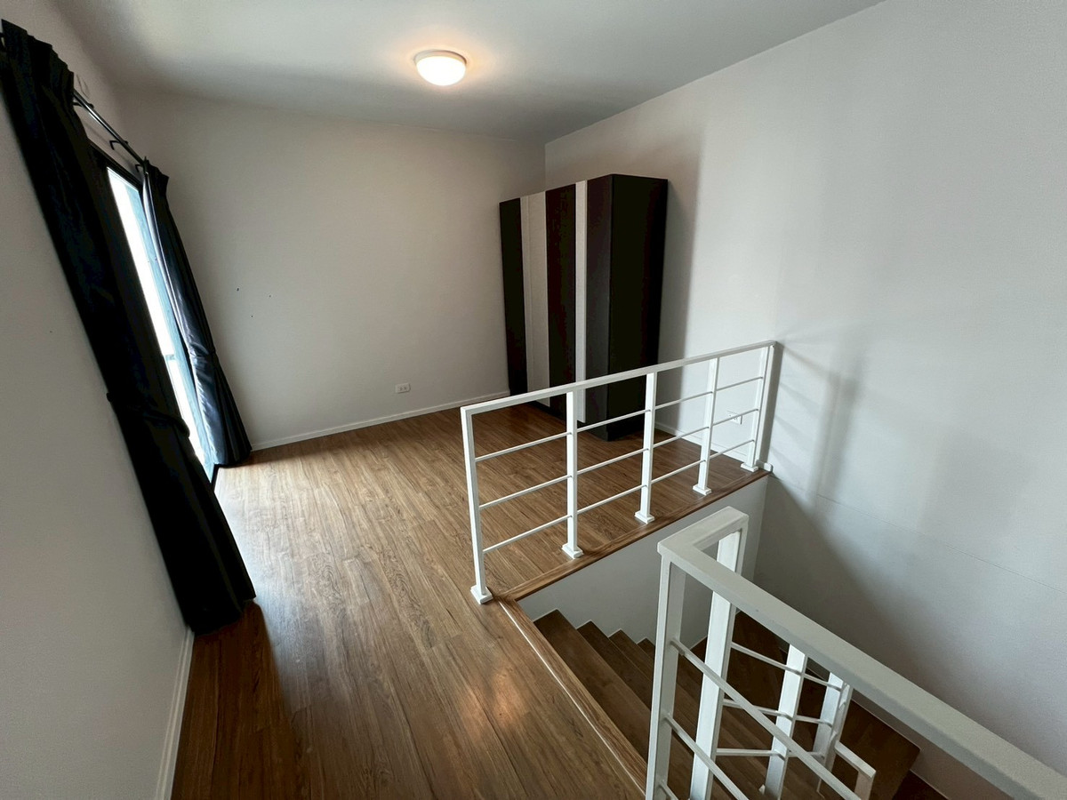 For RentTownhomeRama5, Ratchapruek, Bangkruai : Corner townhome with river view, pet-friendly, near Rama 5 Bridge, 3 bedrooms, 3 bathrooms.