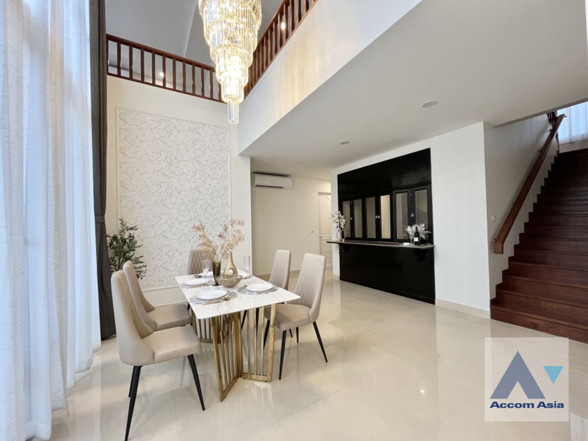 ให้เช่าบ้านรัชดา ห้วยขวาง : 🔼 AccomA🔽 Fully Furnished, Big Balcony 5 Bedrooms House for Rent in Ratchadaphisek, Bangkok near MRT Huai Khwang (AA44204)