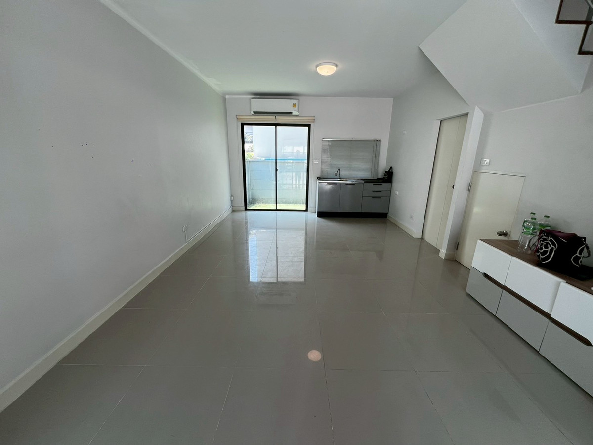For RentTownhomeRama5, Ratchapruek, Bangkruai : Corner townhome with river view, pet-friendly, near Rama 5 Bridge, 3 bedrooms, 3 bathrooms.