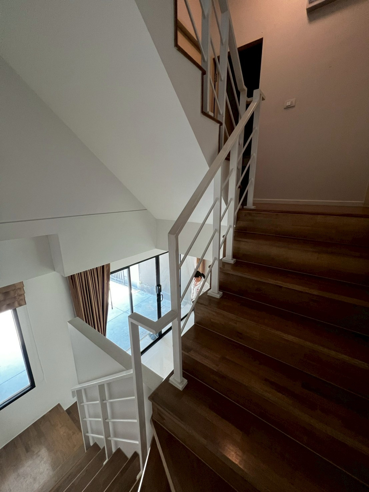 For RentTownhomeRama5, Ratchapruek, Bangkruai : Corner townhome with river view, pet-friendly, near Rama 5 Bridge, 3 bedrooms, 3 bathrooms.