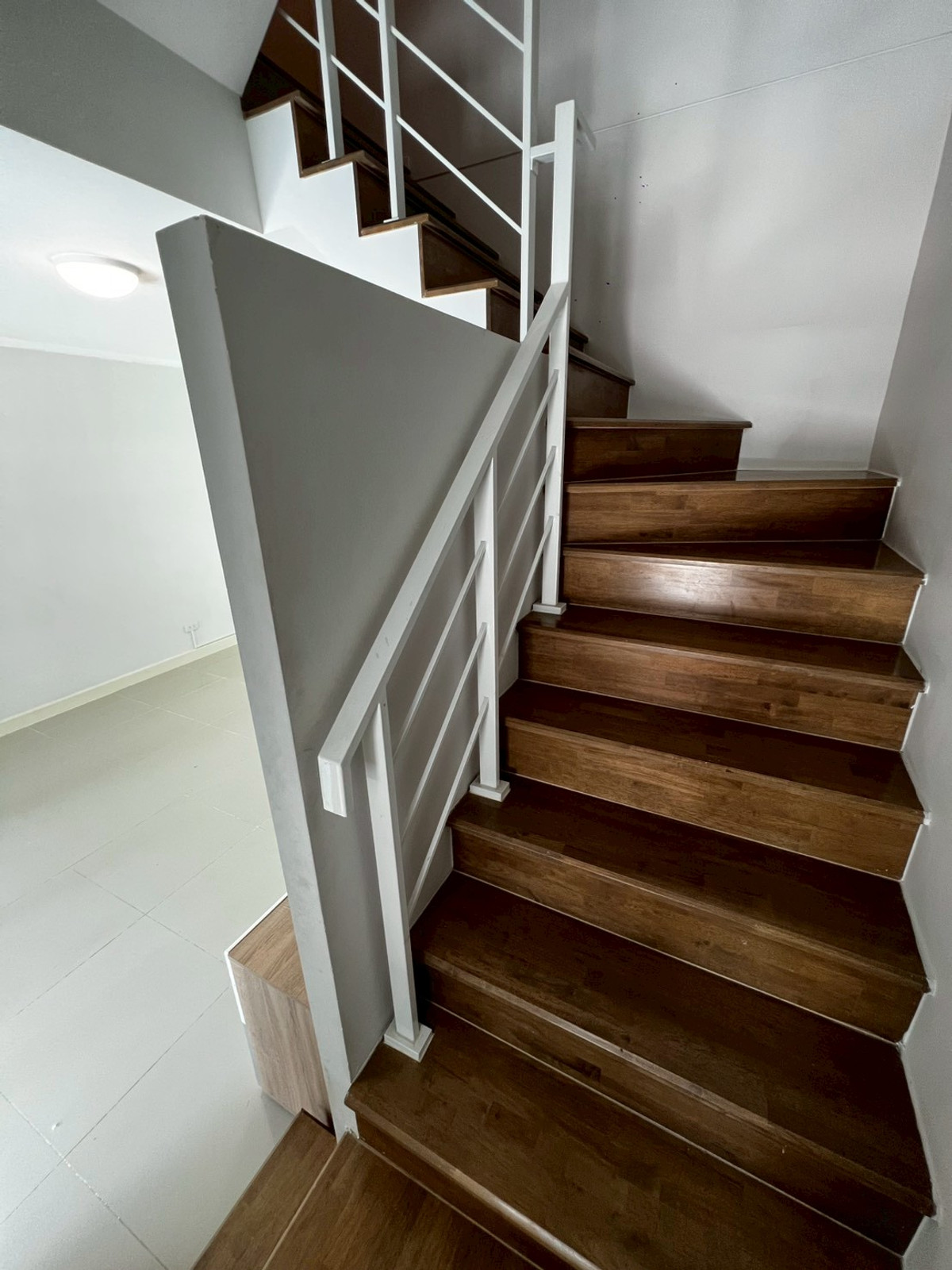 For RentTownhomeRama5, Ratchapruek, Bangkruai : Corner townhome with river view, pet-friendly, near Rama 5 Bridge, 3 bedrooms, 3 bathrooms.