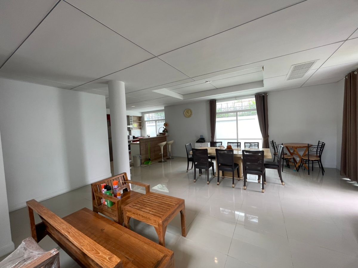 ขายบ้านนวมินทร์ รามอินทรา : ขายบ้านเดี่ยว 2 ชั้น สไตล์ modern classic หลังใหญ่ที่สุดในโครงการ