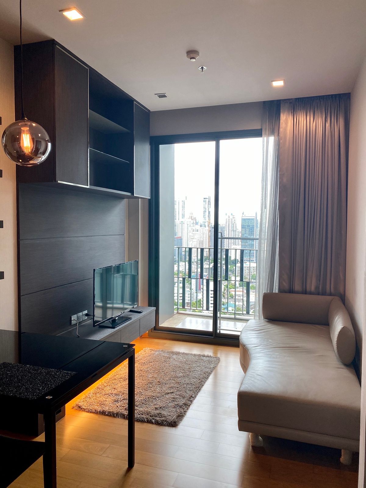 For RentCondoSukhumvit, Asoke, Thonglor : Luxury condo next to BTS Thonglor ✨KEYNE by Sansiri, 1 high class, room 37.22 sq.w., only 26,000 / month, good location in the heart of Thonglor: interested, contact 081-152-6154