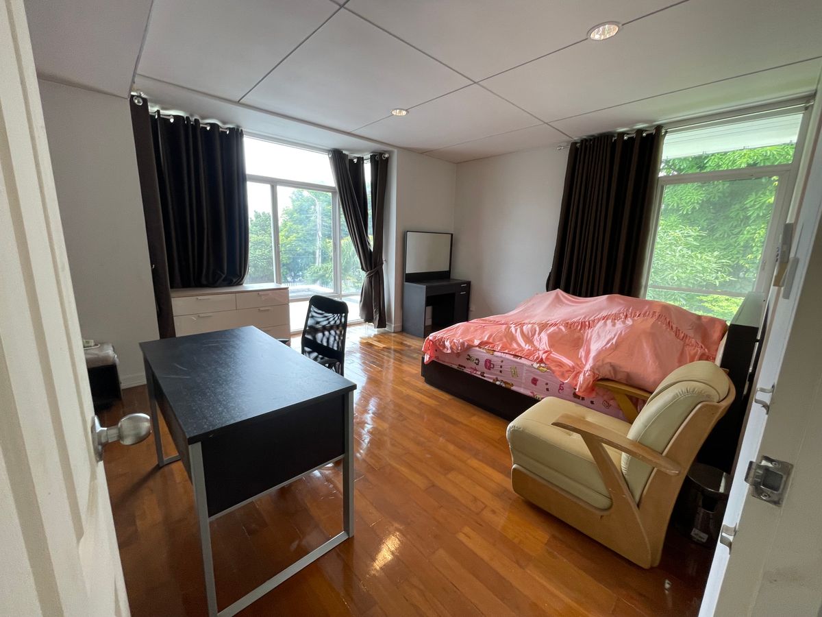 ขายบ้านนวมินทร์ รามอินทรา : ขายบ้านเดี่ยว 2 ชั้น สไตล์ modern classic หลังใหญ่ที่สุดในโครงการ