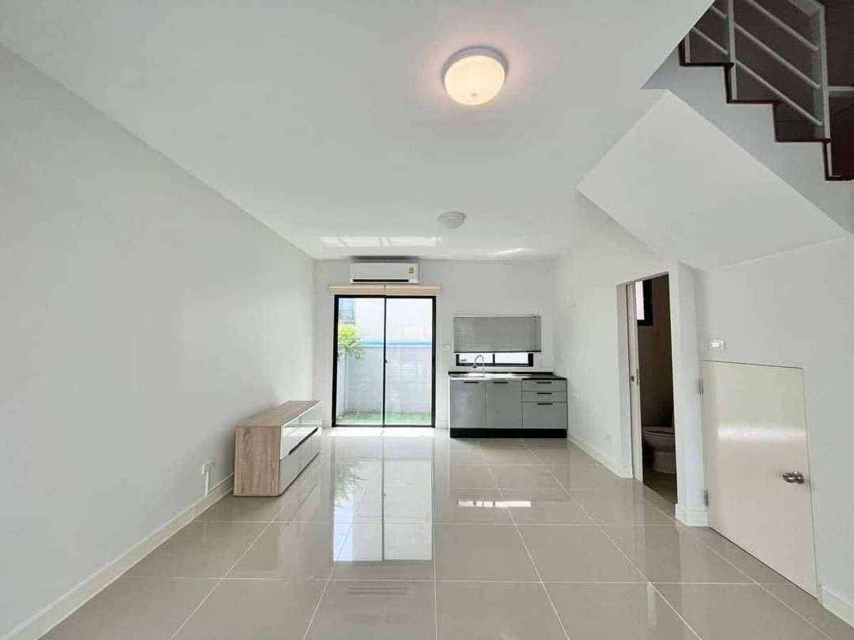 For RentTownhomeRama5, Ratchapruek, Bangkruai : Corner townhome with river view, pet-friendly, near Rama 5 Bridge, 3 bedrooms, 3 bathrooms.