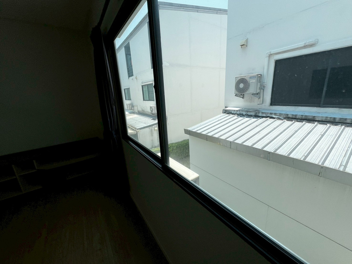 For RentTownhomeRama5, Ratchapruek, Bangkruai : Corner townhome with river view, pet-friendly, near Rama 5 Bridge, 3 bedrooms, 3 bathrooms.