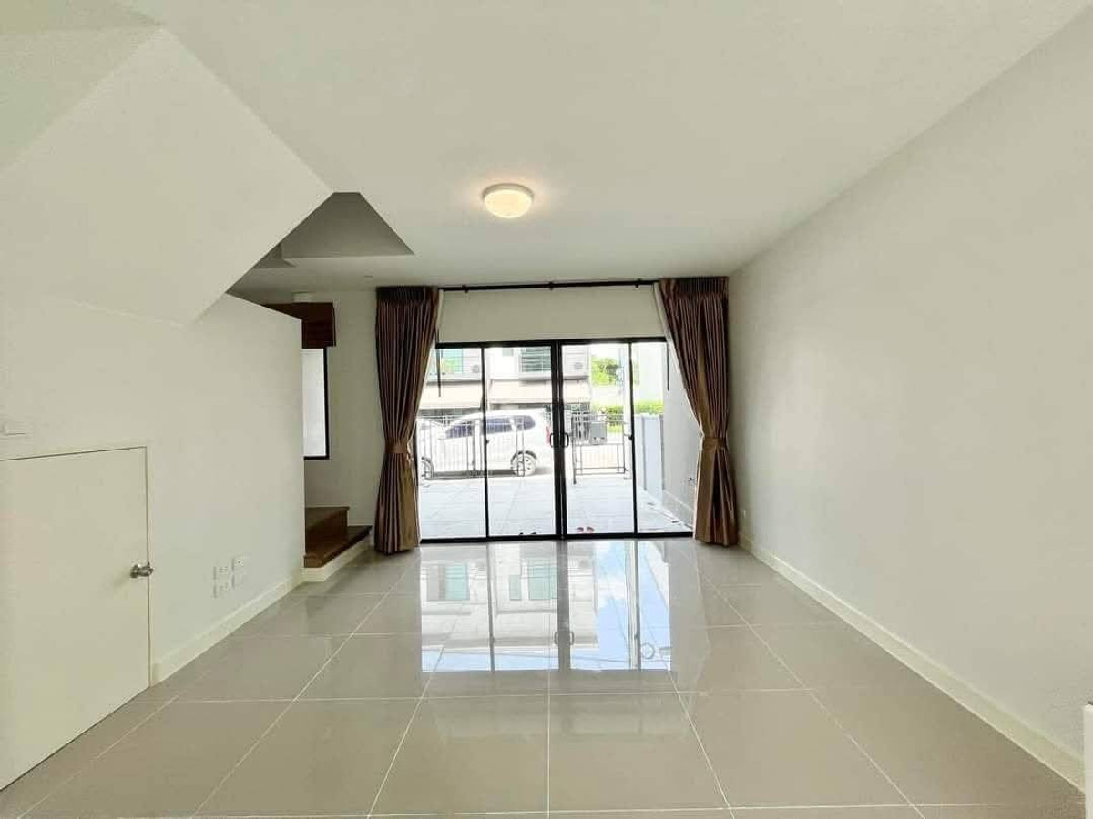 For RentTownhomeRama5, Ratchapruek, Bangkruai : Corner townhome with river view, pet-friendly, near Rama 5 Bridge, 3 bedrooms, 3 bathrooms.