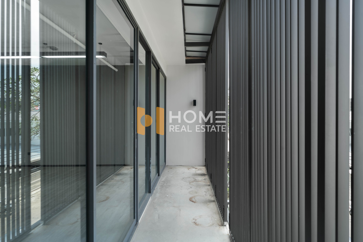 ขายโฮมออฟฟิศรามคำแหง หัวหมาก : 🏡 โฮมออฟฟิศ ใกล้ The Nine พระราม 9 📍 The Element Rama 9 🏡 ดิ เอเลเมนท์ พระราม 9 / จอดรถได้ 6 คัน (FOR SALE) PALM881