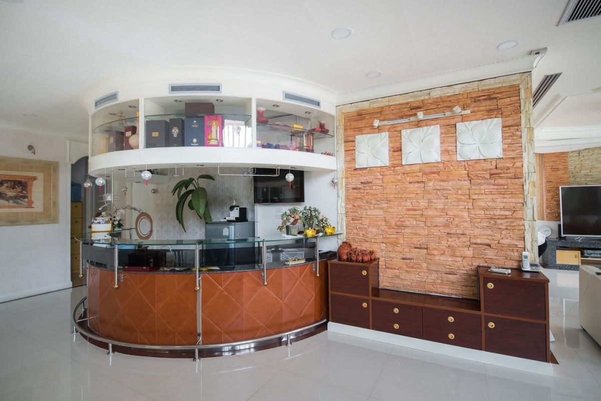 ให้เช่าบ้านพระราม 9 เพชรบุรีตัดใหม่ RCA : 📢👇บ้าน พระราม 9 พร้อมสระว่ายน้ำส่วนตัวตั้งอยู่ใกล้กับห้าง The none และใกล้กับจุดเชื่อมต่อทางด่วน