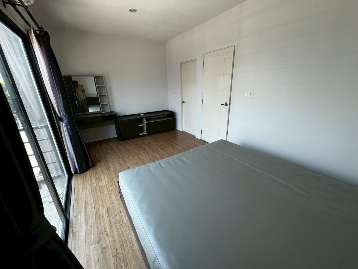 For RentTownhomeRama5, Ratchapruek, Bangkruai : Corner townhome with river view, pet-friendly, near Rama 5 Bridge, 3 bedrooms, 3 bathrooms.