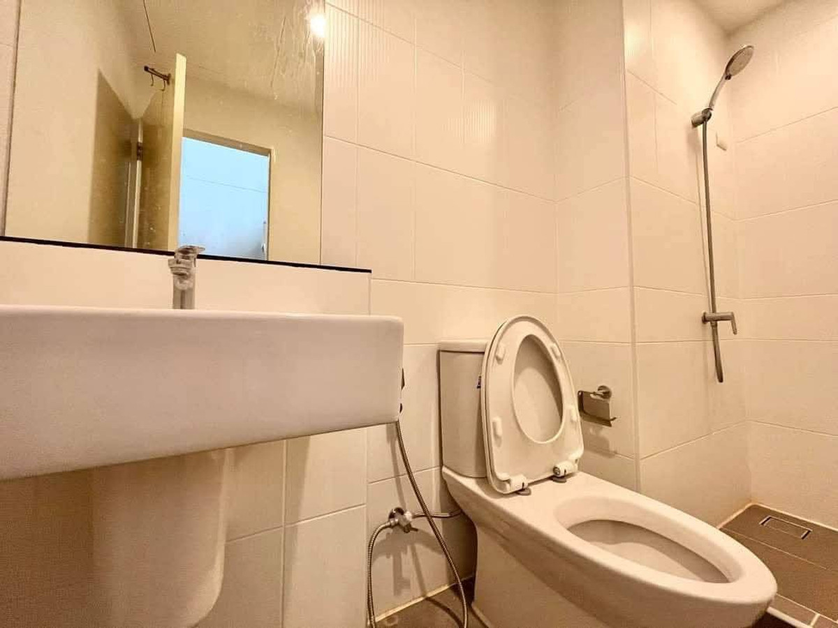 For RentTownhomeRama5, Ratchapruek, Bangkruai : Corner townhome with river view, pet-friendly, near Rama 5 Bridge, 3 bedrooms, 3 bathrooms.