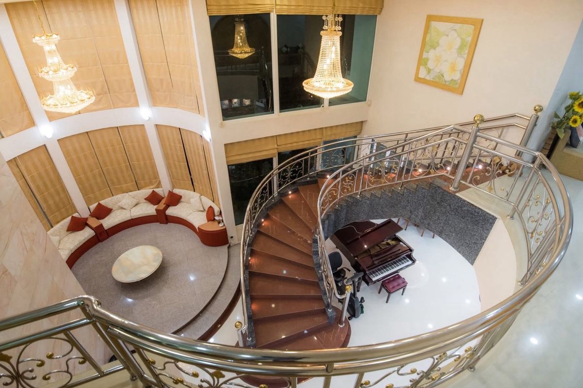 ให้เช่าบ้านพระราม 9 เพชรบุรีตัดใหม่ RCA : 📢👇บ้าน พระราม 9 พร้อมสระว่ายน้ำส่วนตัวตั้งอยู่ใกล้กับห้าง The none และใกล้กับจุดเชื่อมต่อทางด่วน