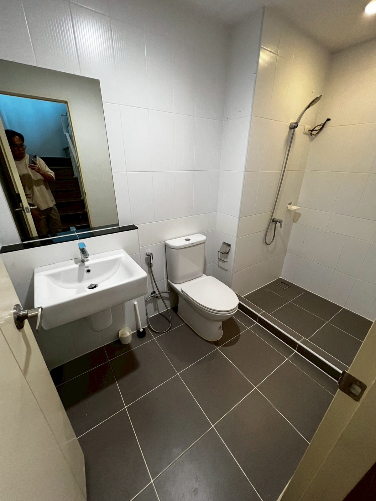 For RentTownhomeRama5, Ratchapruek, Bangkruai : Corner townhome with river view, pet-friendly, near Rama 5 Bridge, 3 bedrooms, 3 bathrooms.