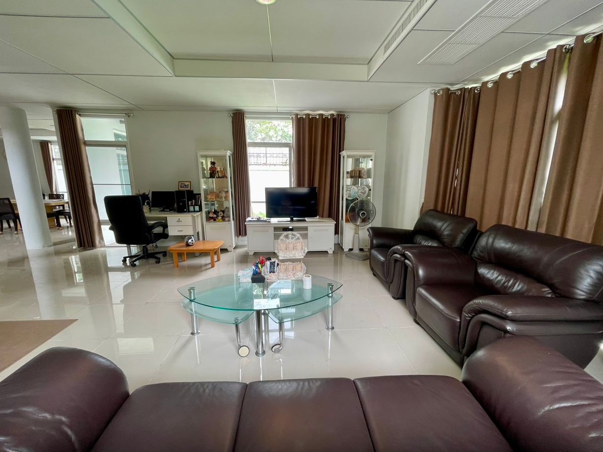 ขายบ้านนวมินทร์ รามอินทรา : ขายบ้านเดี่ยว 2 ชั้น สไตล์ modern classic หลังใหญ่ที่สุดในโครงการ