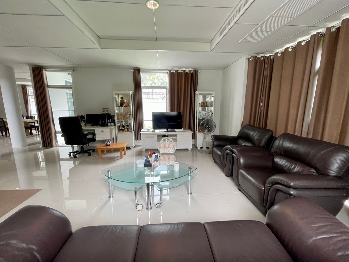 ขายบ้านนวมินทร์ รามอินทรา : ขายบ้านเดี่ยว 2 ชั้น สไตล์ modern classic หลังใหญ่ที่สุดในโครงการ