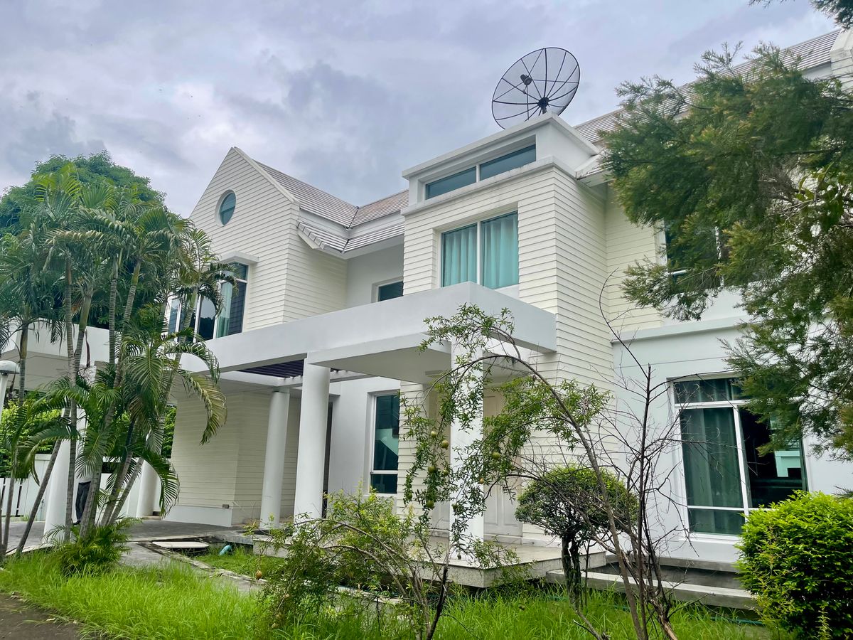 ขายบ้านนวมินทร์ รามอินทรา : ขายบ้านเดี่ยว 2 ชั้น สไตล์ modern classic หลังใหญ่ที่สุดในโครงการ