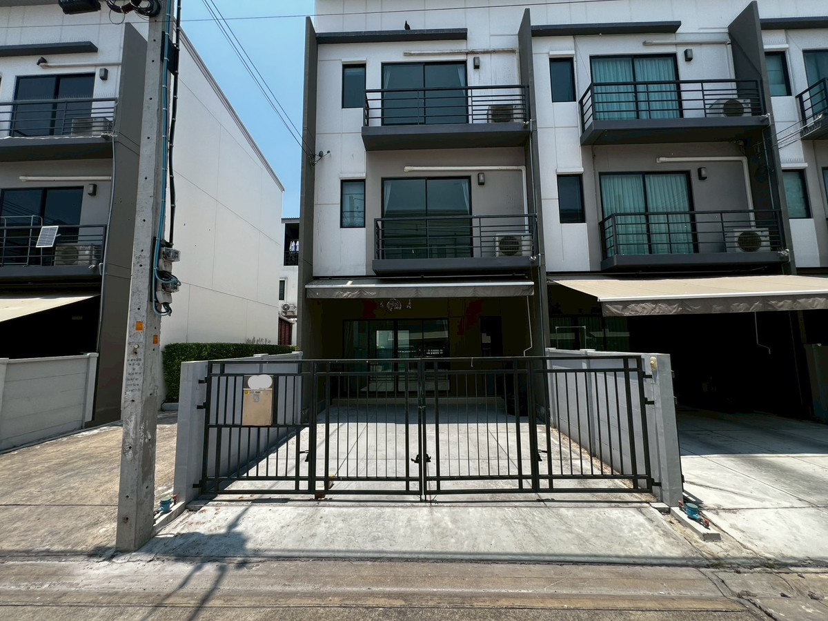 For RentTownhomeRama5, Ratchapruek, Bangkruai : Corner townhome with river view, pet-friendly, near Rama 5 Bridge, 3 bedrooms, 3 bathrooms.