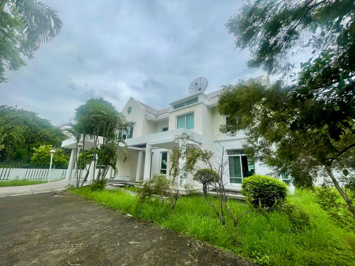 ขายบ้านนวมินทร์ รามอินทรา : ขายบ้านเดี่ยว 2 ชั้น สไตล์ modern classic หลังใหญ่ที่สุดในโครงการ