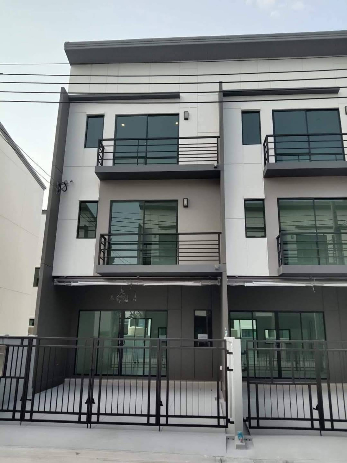 ให้เช่าทาวน์โฮมพระราม 5 ราชพฤกษ์ บางกรวย : ทาวน์โฮม แปลงมุม วิวแม่น้ำ เลี้ยงสัตว์ได้ ติดสะพานพระราม5 3ห้องนอน 3ห้องน้ำ