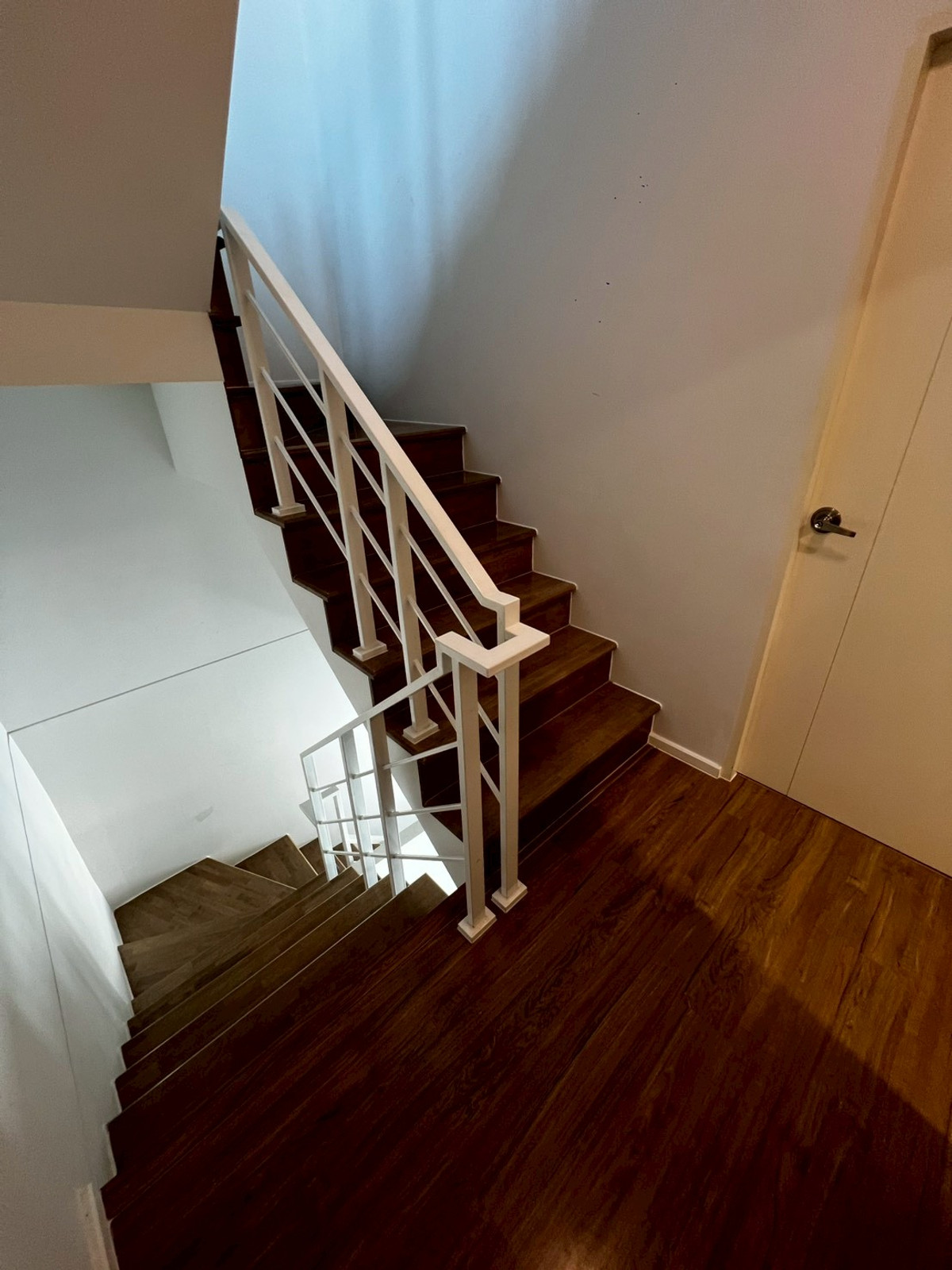 For RentTownhomeRama5, Ratchapruek, Bangkruai : Corner townhome with river view, pet-friendly, near Rama 5 Bridge, 3 bedrooms, 3 bathrooms.